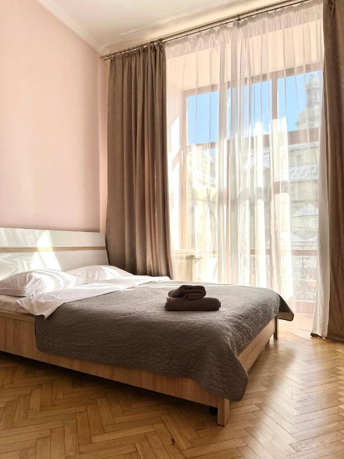 ROMANTIC Apartments - оn Valova street Lviv Buitenkant foto