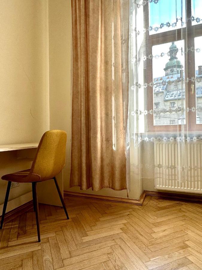 ROMANTIC Apartments - оn Valova street Lviv Buitenkant foto