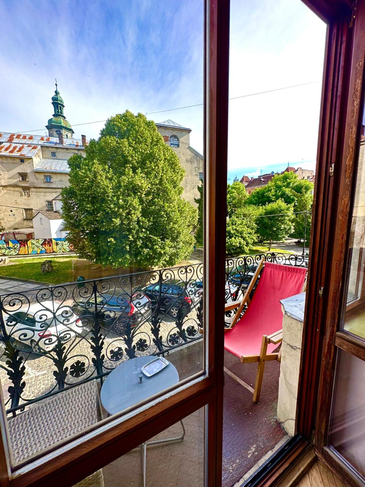ROMANTIC Apartments - оn Valova street Lviv Buitenkant foto