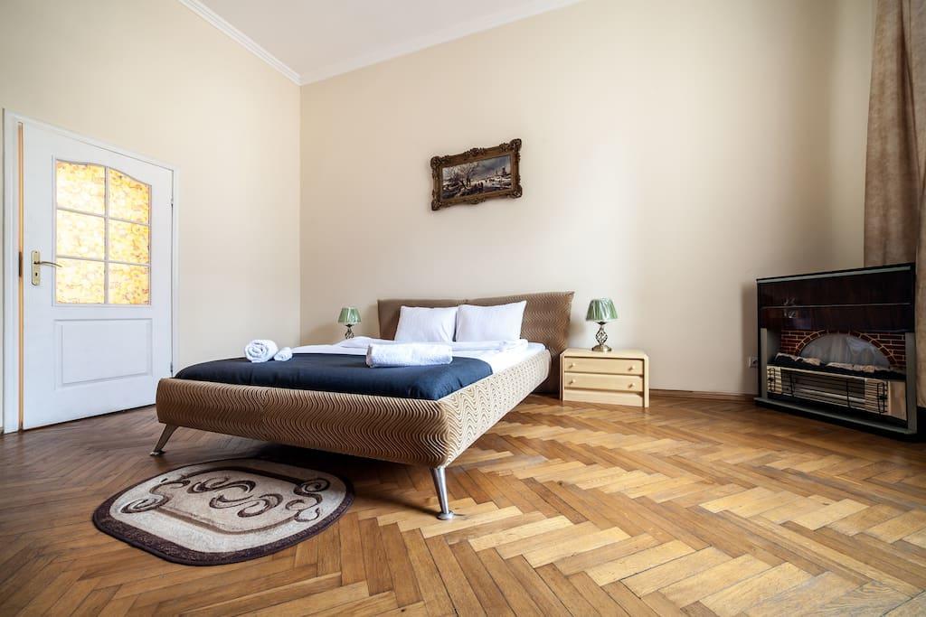 ROMANTIC Apartments - оn Valova street Lviv Buitenkant foto