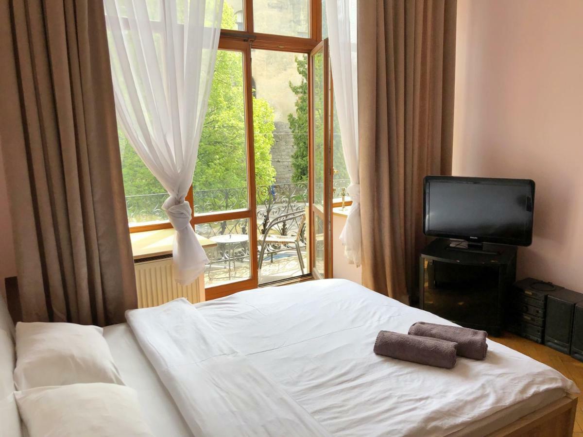 ROMANTIC Apartments - оn Valova street Lviv Buitenkant foto